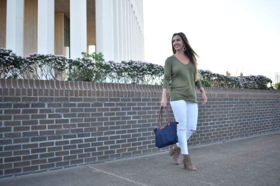 Kendra Scott earrings, green pocket tee, white jeans, and Longchamp bag